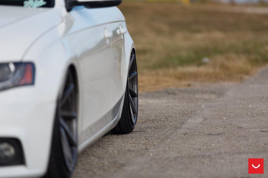 Детали экстерьера Audi A4 Avant 2.0T on Vossen Wheels (CVT) 2016 года  (фото 22 из 24)